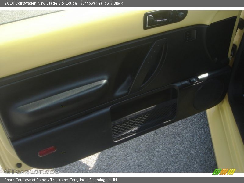 Sunflower Yellow / Black 2010 Volkswagen New Beetle 2.5 Coupe