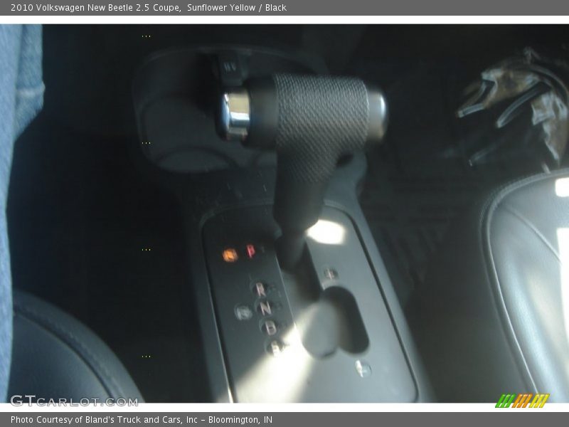 Sunflower Yellow / Black 2010 Volkswagen New Beetle 2.5 Coupe