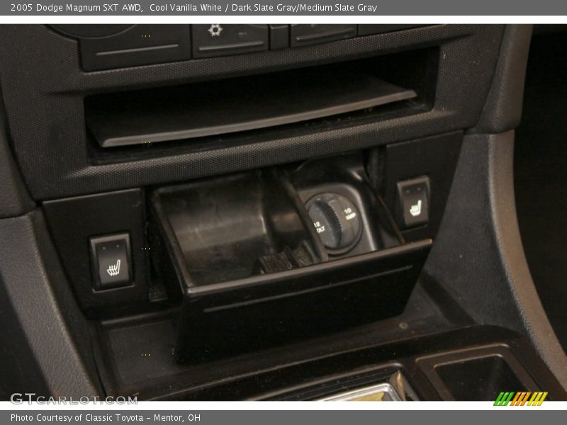 Cool Vanilla White / Dark Slate Gray/Medium Slate Gray 2005 Dodge Magnum SXT AWD