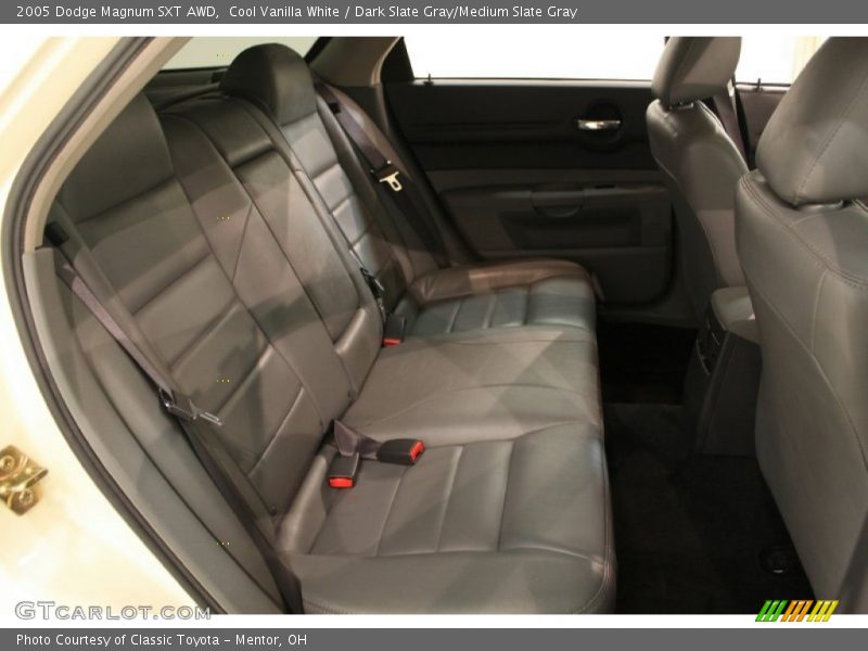  2005 Magnum SXT AWD Dark Slate Gray/Medium Slate Gray Interior