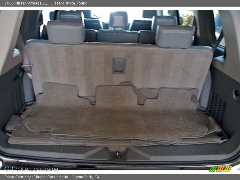 Blizzard White / Sand 2005 Nissan Armada SE