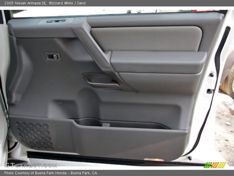Blizzard White / Sand 2005 Nissan Armada SE
