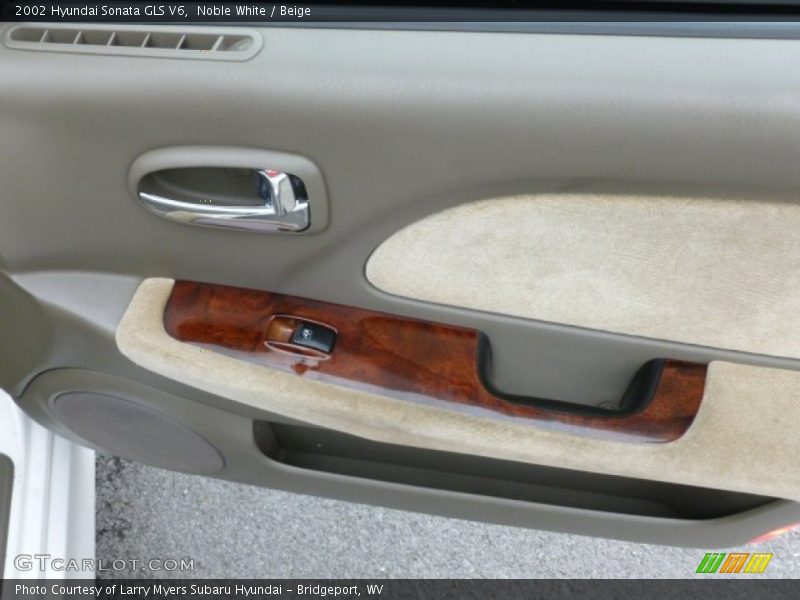 Noble White / Beige 2002 Hyundai Sonata GLS V6