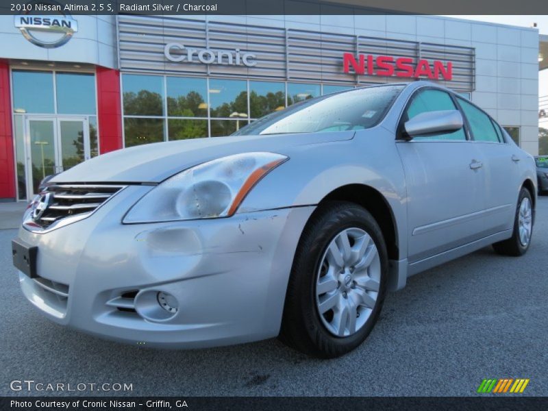 Radiant Silver / Charcoal 2010 Nissan Altima 2.5 S