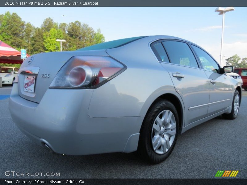 Radiant Silver / Charcoal 2010 Nissan Altima 2.5 S