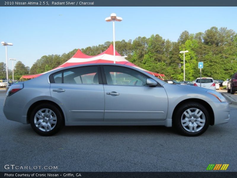 Radiant Silver / Charcoal 2010 Nissan Altima 2.5 S