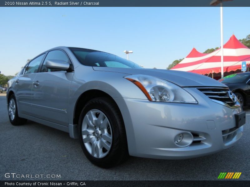 Radiant Silver / Charcoal 2010 Nissan Altima 2.5 S