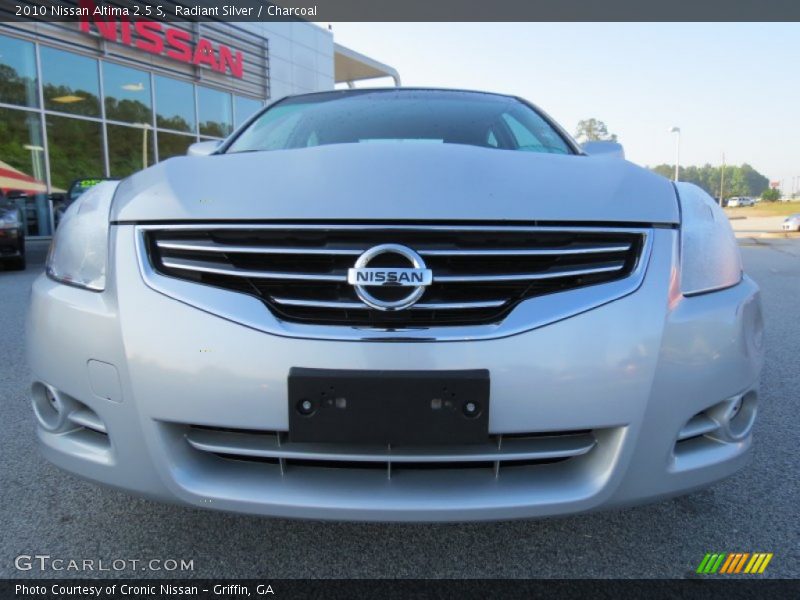 Radiant Silver / Charcoal 2010 Nissan Altima 2.5 S