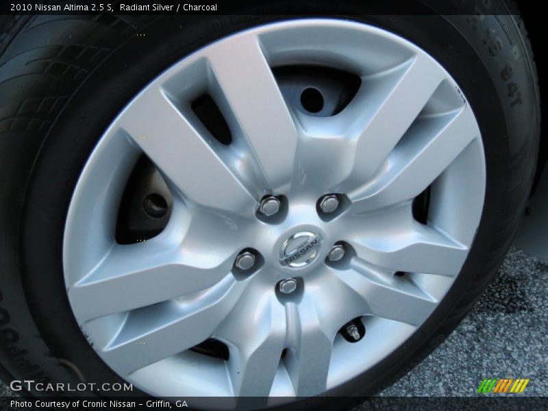 Radiant Silver / Charcoal 2010 Nissan Altima 2.5 S