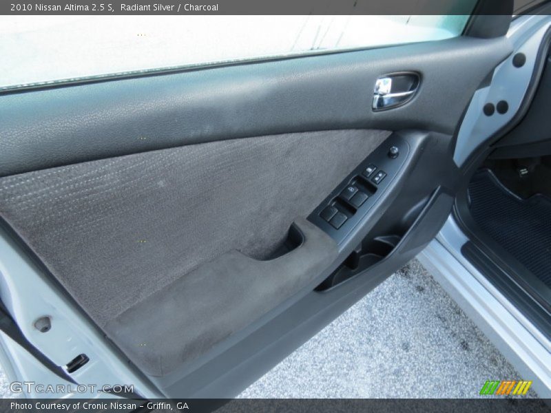 Radiant Silver / Charcoal 2010 Nissan Altima 2.5 S