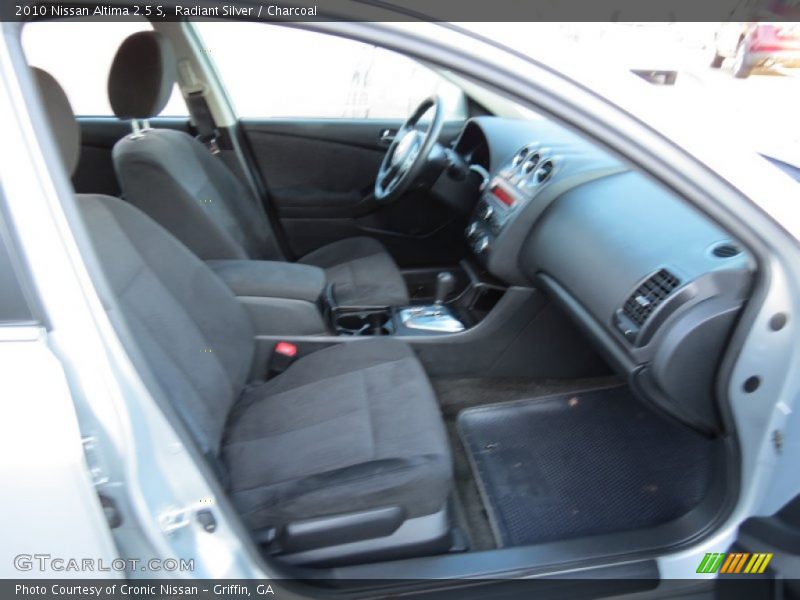 Radiant Silver / Charcoal 2010 Nissan Altima 2.5 S