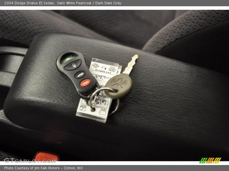 Satin White Pearlcoat / Dark Slate Gray 2004 Dodge Stratus ES Sedan