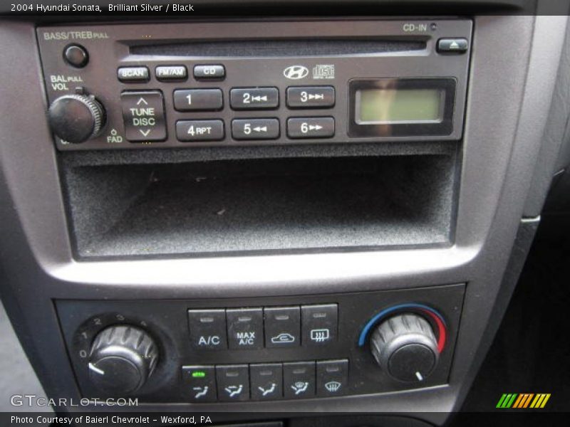 Brilliant Silver / Black 2004 Hyundai Sonata