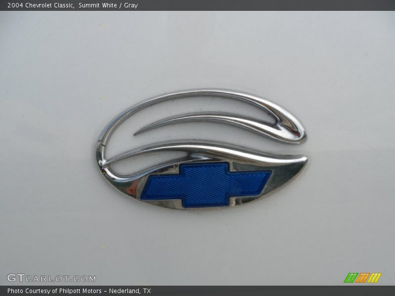Summit White / Gray 2004 Chevrolet Classic