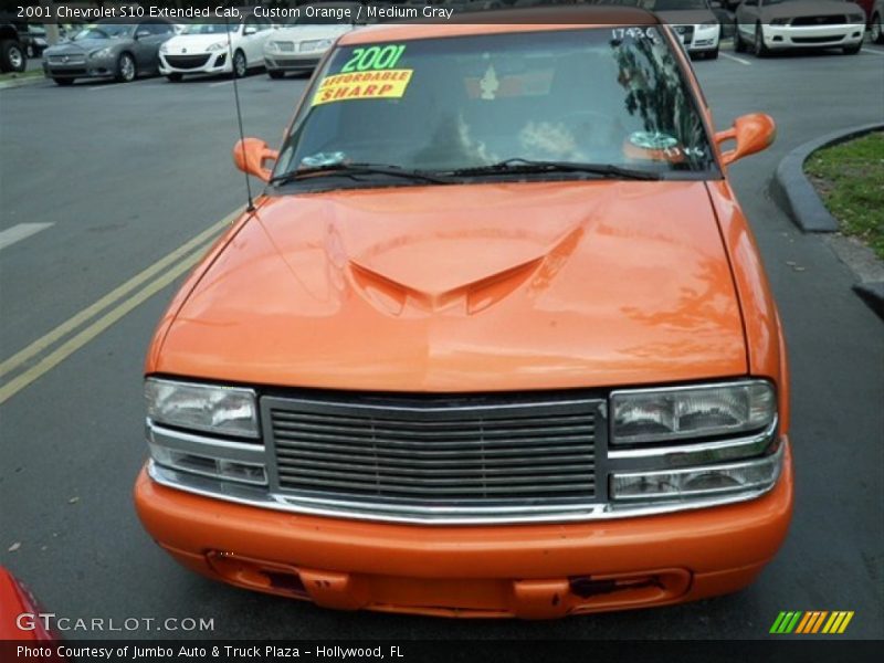 Custom Orange / Medium Gray 2001 Chevrolet S10 Extended Cab