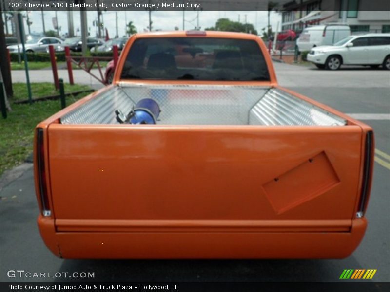 Custom Orange / Medium Gray 2001 Chevrolet S10 Extended Cab