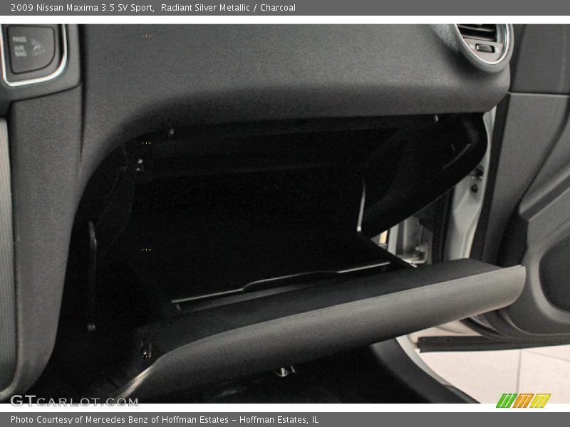 Radiant Silver Metallic / Charcoal 2009 Nissan Maxima 3.5 SV Sport