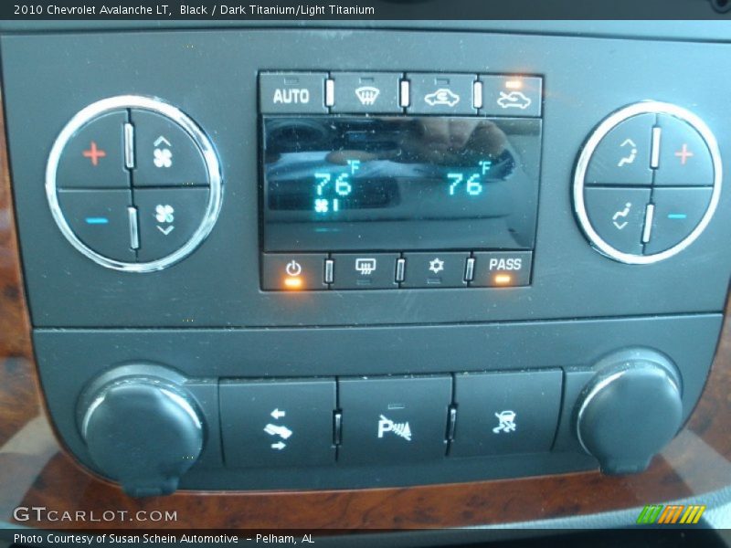 Black / Dark Titanium/Light Titanium 2010 Chevrolet Avalanche LT