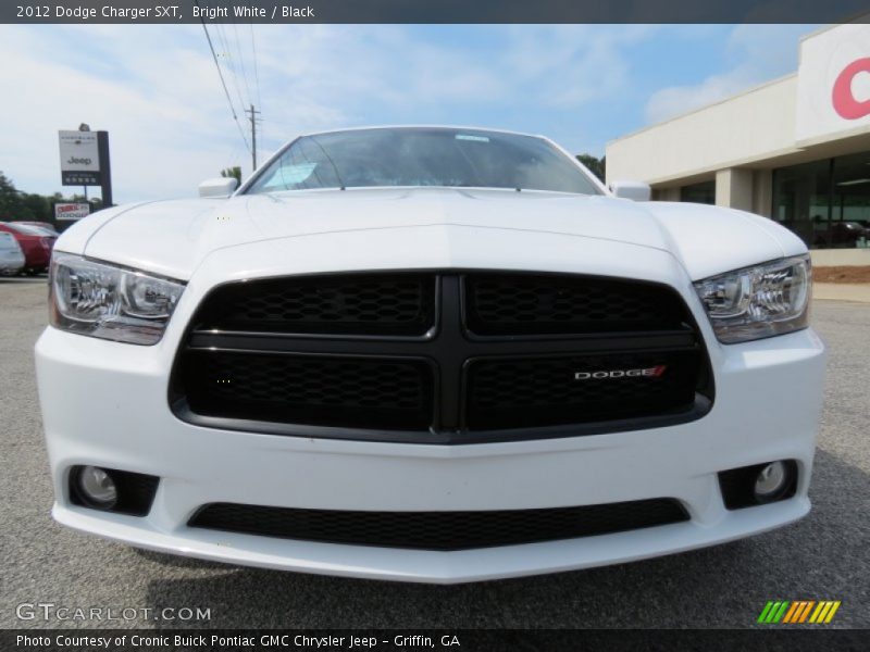 Bright White / Black 2012 Dodge Charger SXT