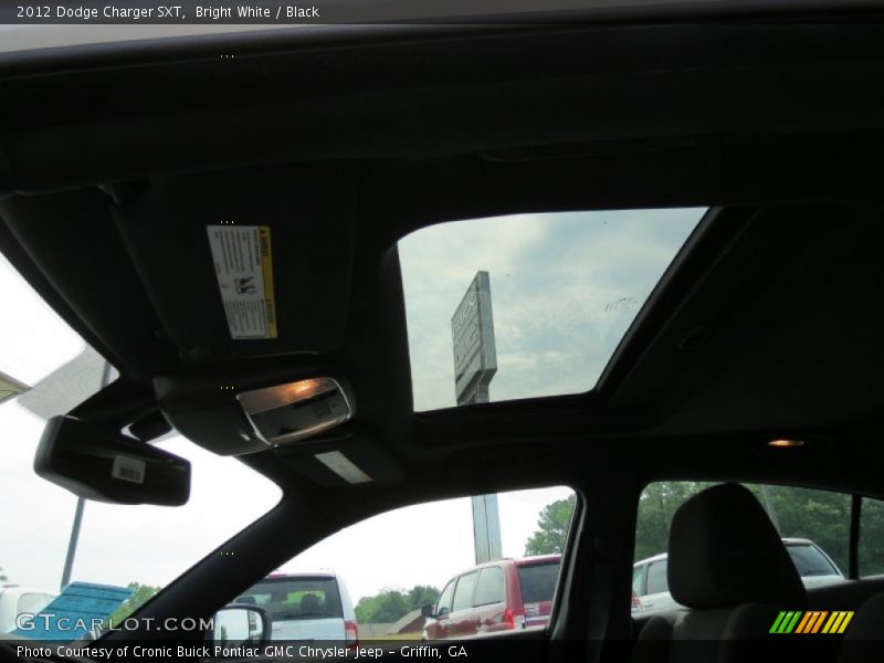 Bright White / Black 2012 Dodge Charger SXT