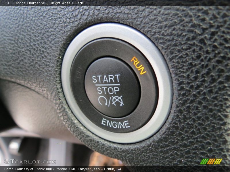 Bright White / Black 2012 Dodge Charger SXT