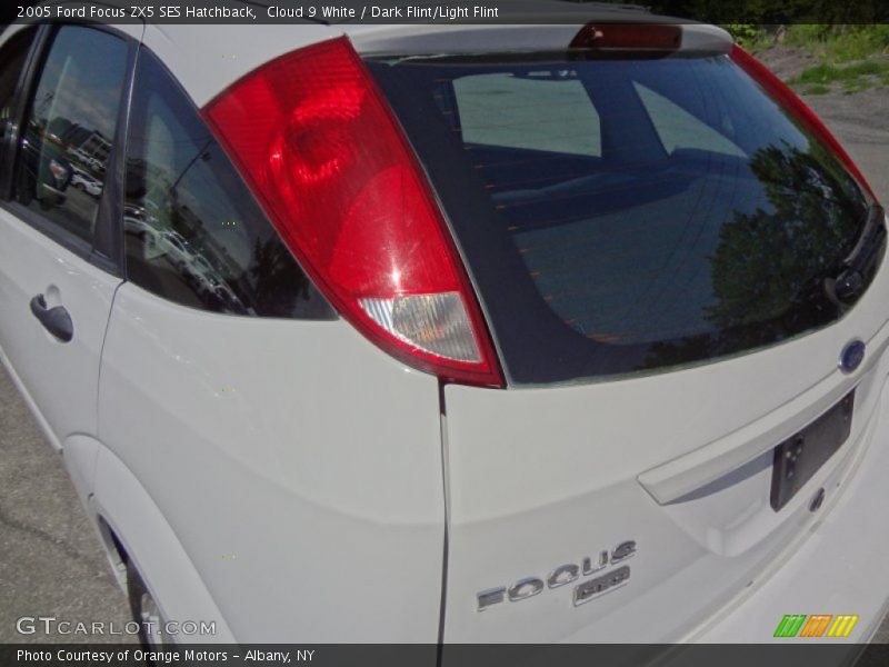 Cloud 9 White / Dark Flint/Light Flint 2005 Ford Focus ZX5 SES Hatchback