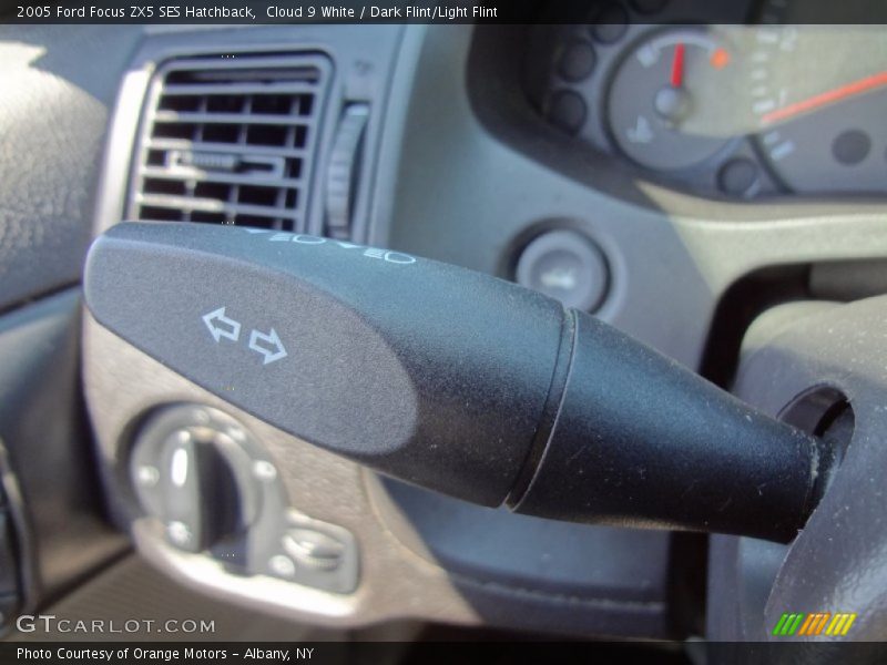 Cloud 9 White / Dark Flint/Light Flint 2005 Ford Focus ZX5 SES Hatchback