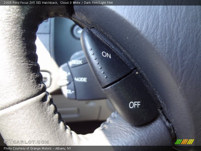 Cloud 9 White / Dark Flint/Light Flint 2005 Ford Focus ZX5 SES Hatchback