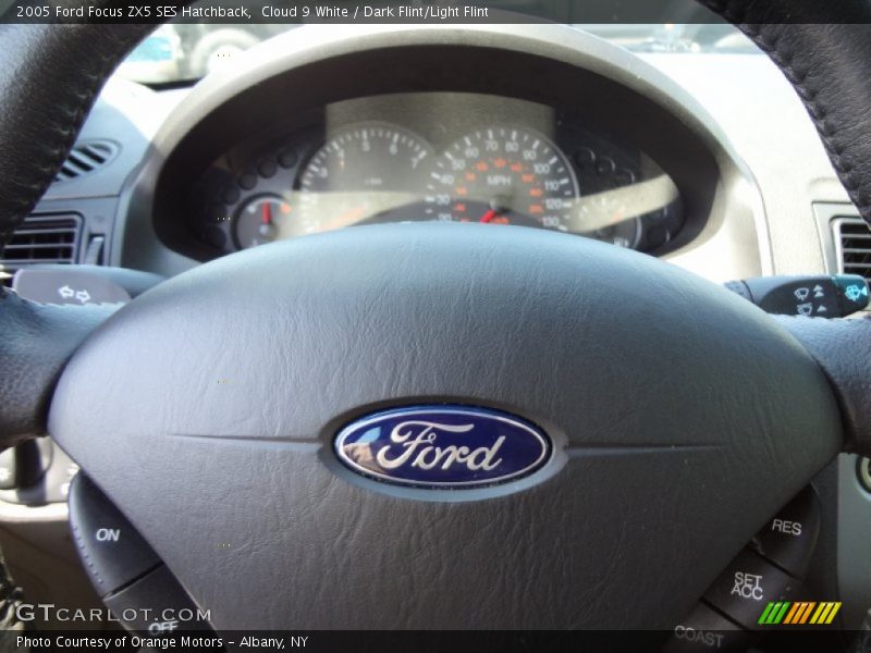 Cloud 9 White / Dark Flint/Light Flint 2005 Ford Focus ZX5 SES Hatchback