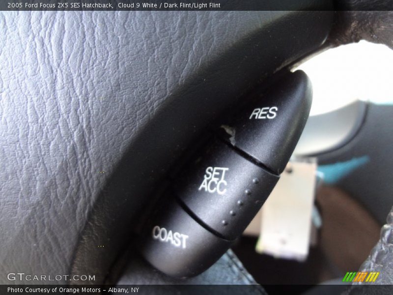 Cloud 9 White / Dark Flint/Light Flint 2005 Ford Focus ZX5 SES Hatchback
