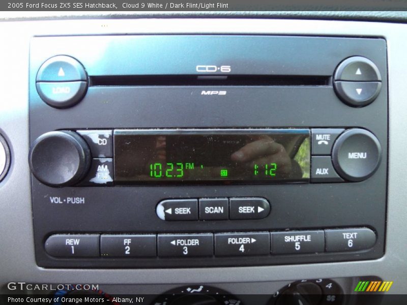 Cloud 9 White / Dark Flint/Light Flint 2005 Ford Focus ZX5 SES Hatchback