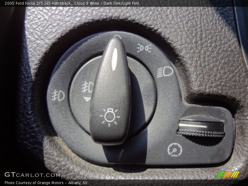 Cloud 9 White / Dark Flint/Light Flint 2005 Ford Focus ZX5 SES Hatchback