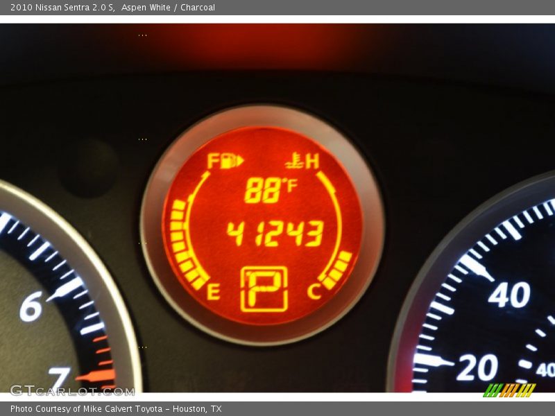 Aspen White / Charcoal 2010 Nissan Sentra 2.0 S