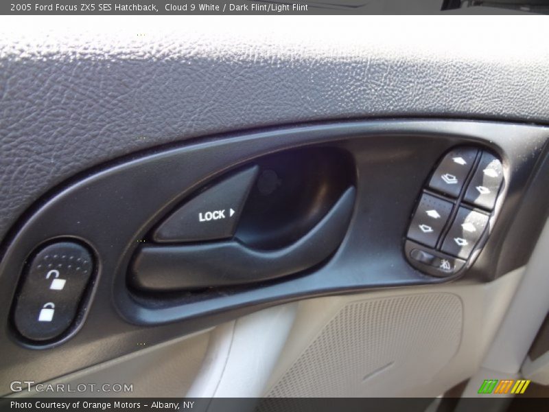 Cloud 9 White / Dark Flint/Light Flint 2005 Ford Focus ZX5 SES Hatchback