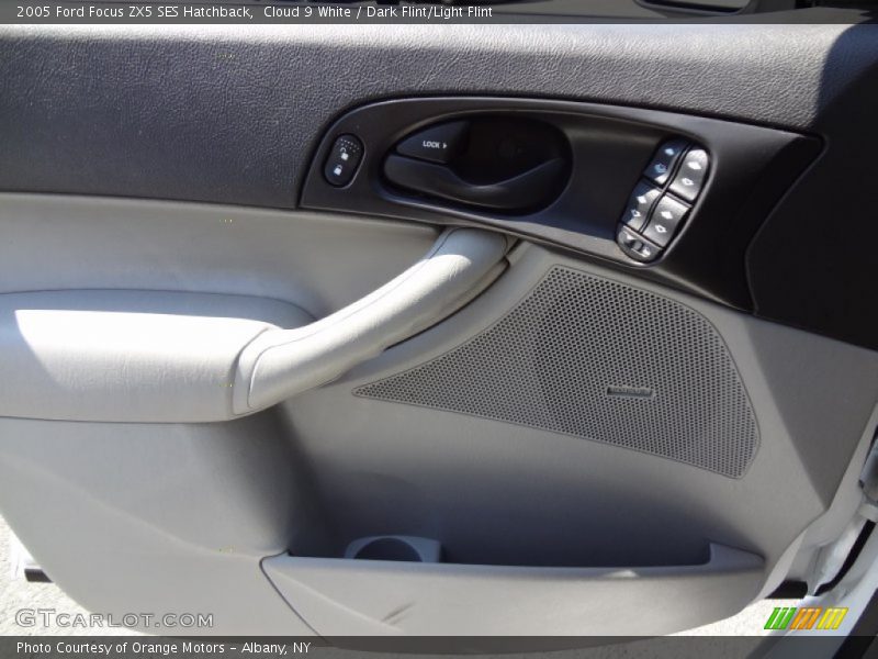 Cloud 9 White / Dark Flint/Light Flint 2005 Ford Focus ZX5 SES Hatchback