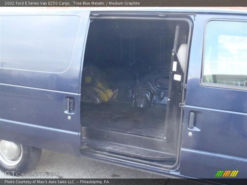 True Blue Metallic / Medium Graphite 2002 Ford E Series Van E250 Cargo