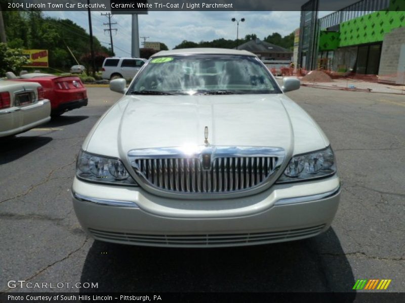 Ceramic White Tri-Coat / Light Parchment 2004 Lincoln Town Car Executive