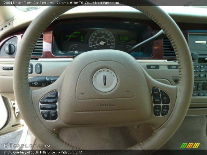 Ceramic White Tri-Coat / Light Parchment 2004 Lincoln Town Car Executive