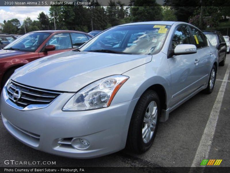 Radiant Silver / Charcoal 2010 Nissan Altima 2.5 S