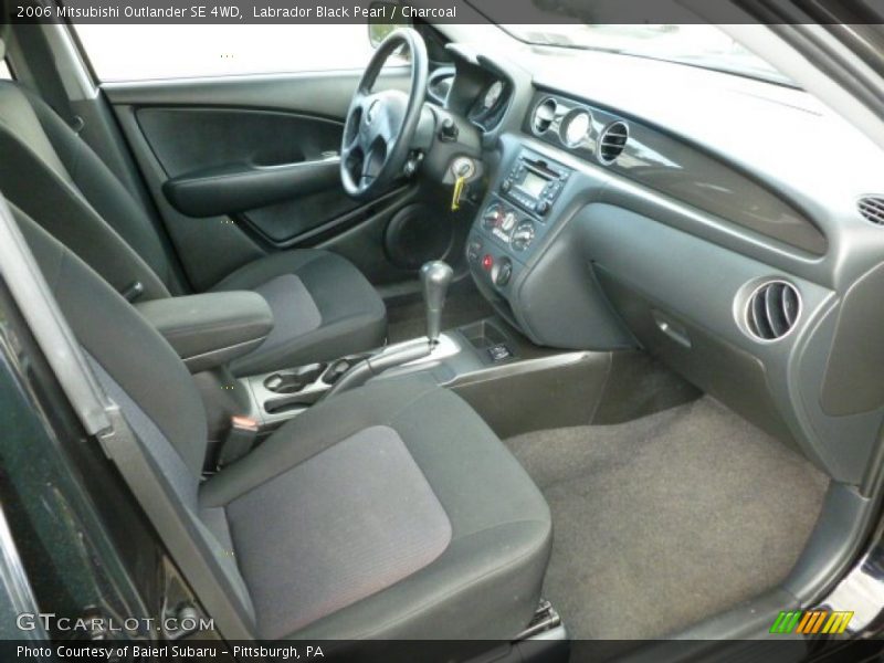  2006 Outlander SE 4WD Charcoal Interior