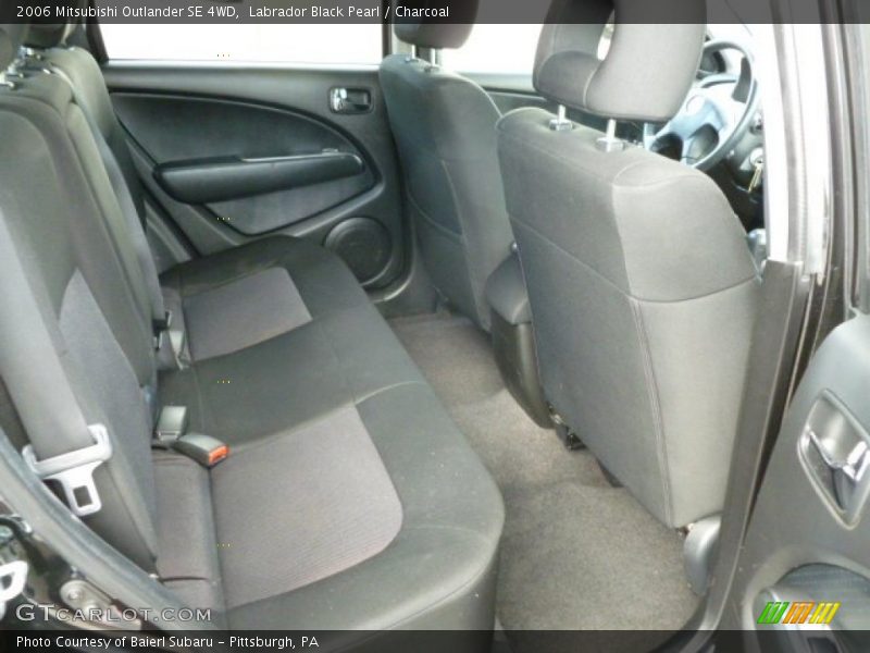  2006 Outlander SE 4WD Charcoal Interior