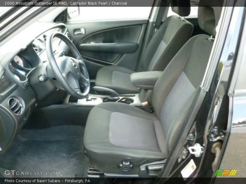  2006 Outlander SE 4WD Charcoal Interior