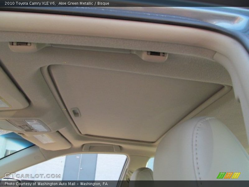 Aloe Green Metallic / Bisque 2010 Toyota Camry XLE V6