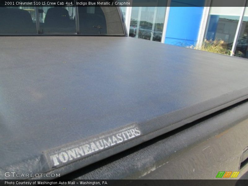 Indigo Blue Metallic / Graphite 2001 Chevrolet S10 LS Crew Cab 4x4