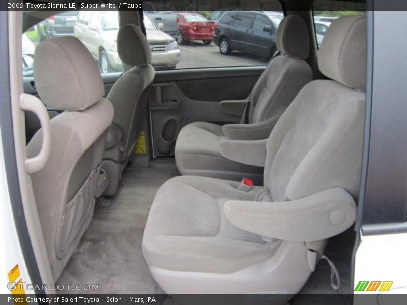 Super White / Taupe 2009 Toyota Sienna LE
