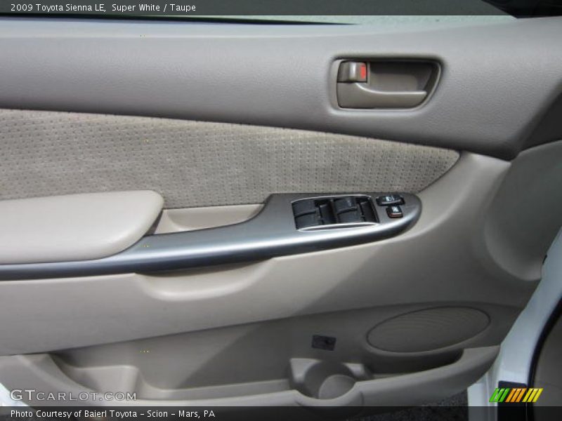 Super White / Taupe 2009 Toyota Sienna LE