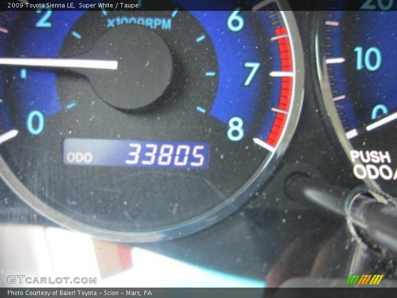 Super White / Taupe 2009 Toyota Sienna LE