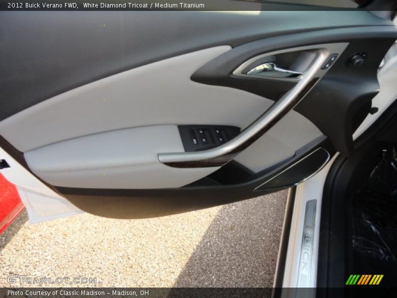 White Diamond Tricoat / Medium Titanium 2012 Buick Verano FWD