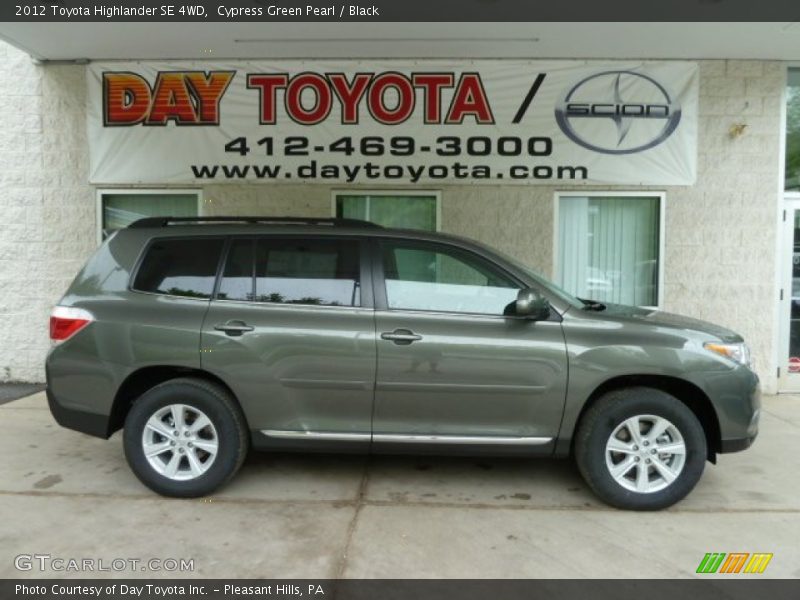Cypress Green Pearl / Black 2012 Toyota Highlander SE 4WD