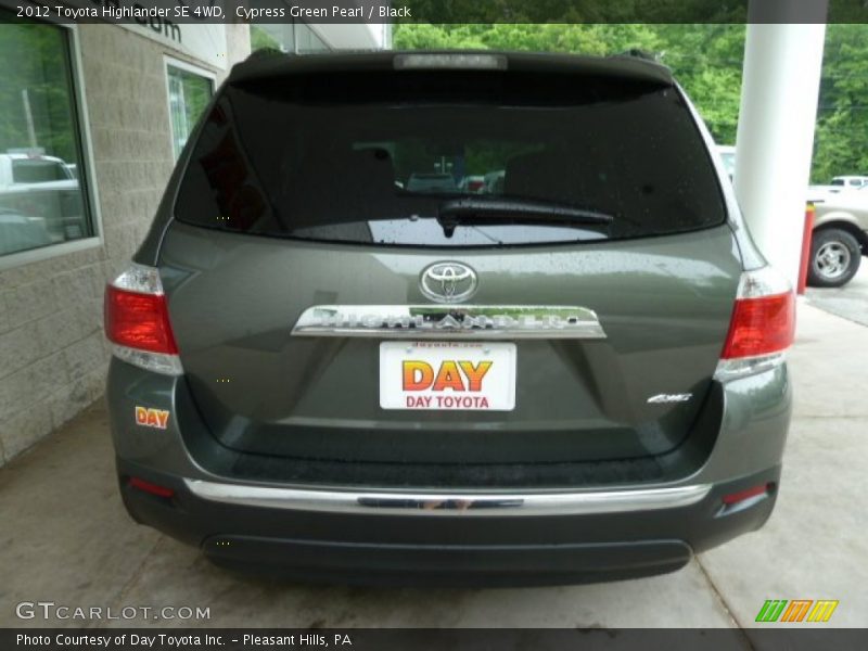Cypress Green Pearl / Black 2012 Toyota Highlander SE 4WD